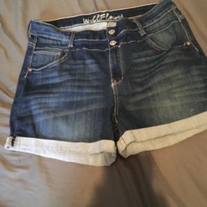 Size 17 wallflower shorts